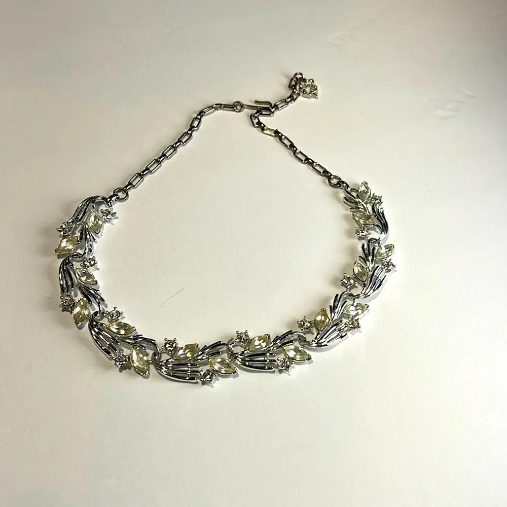 Lovely Vintage STAR Rhinestone Necklace